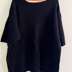 Black short sleeve woman within sweater 26/28